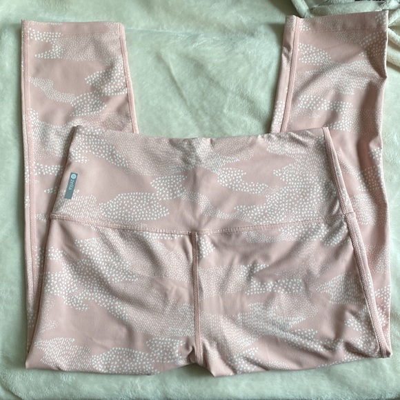 Zella lived in high waisted cropped leggings. Size M - Picture 2 of 6